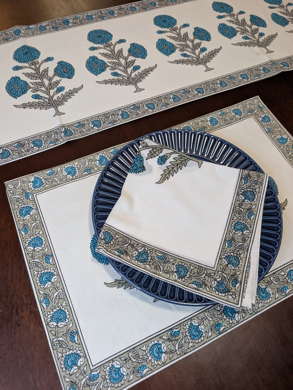 cotton table linen sets placemat napkin runner with blue and white tulip floral pattern top view