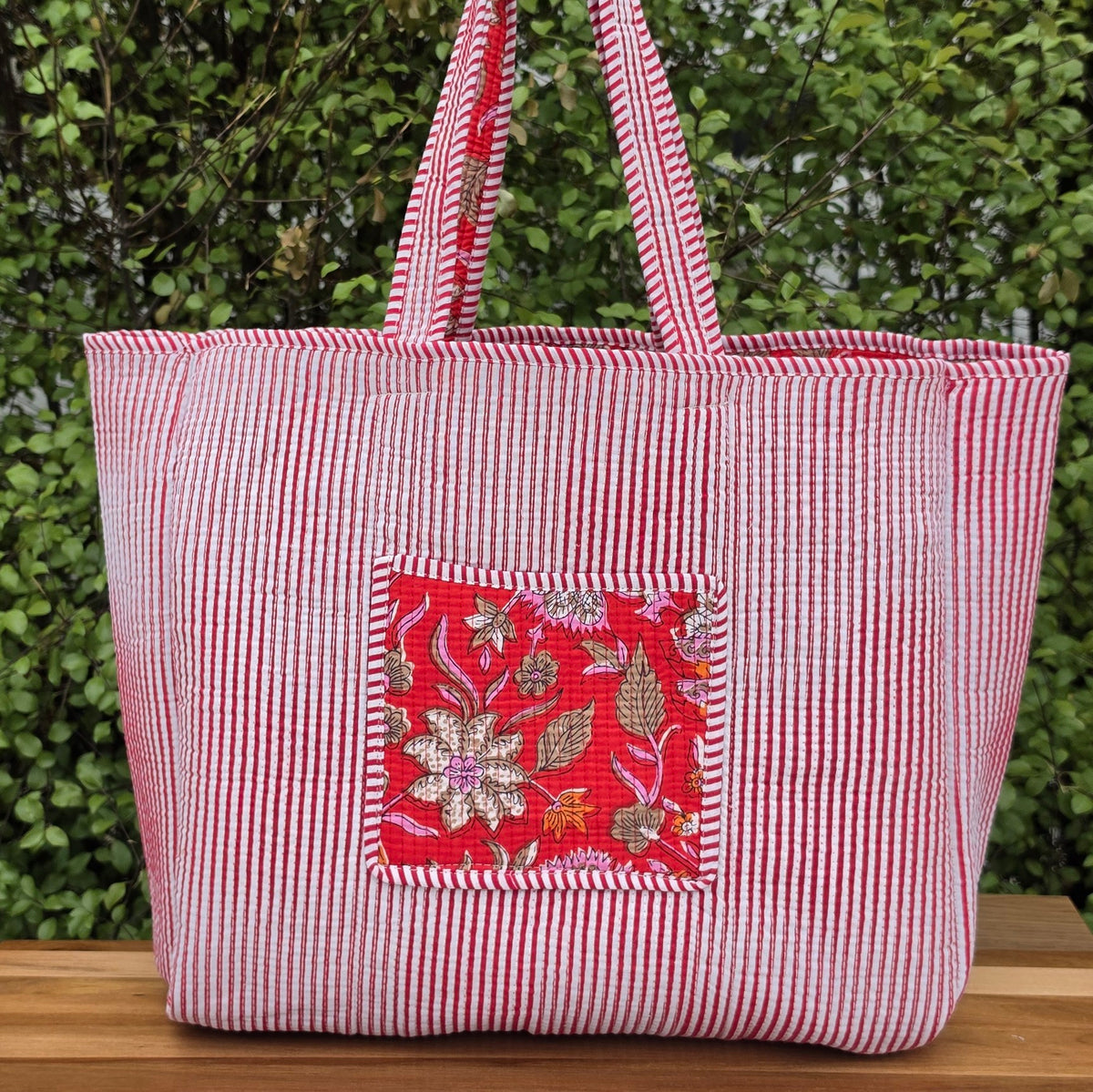 red floral quilted cotton tote bag reversible machine washable with pockets lifestyle reverse image